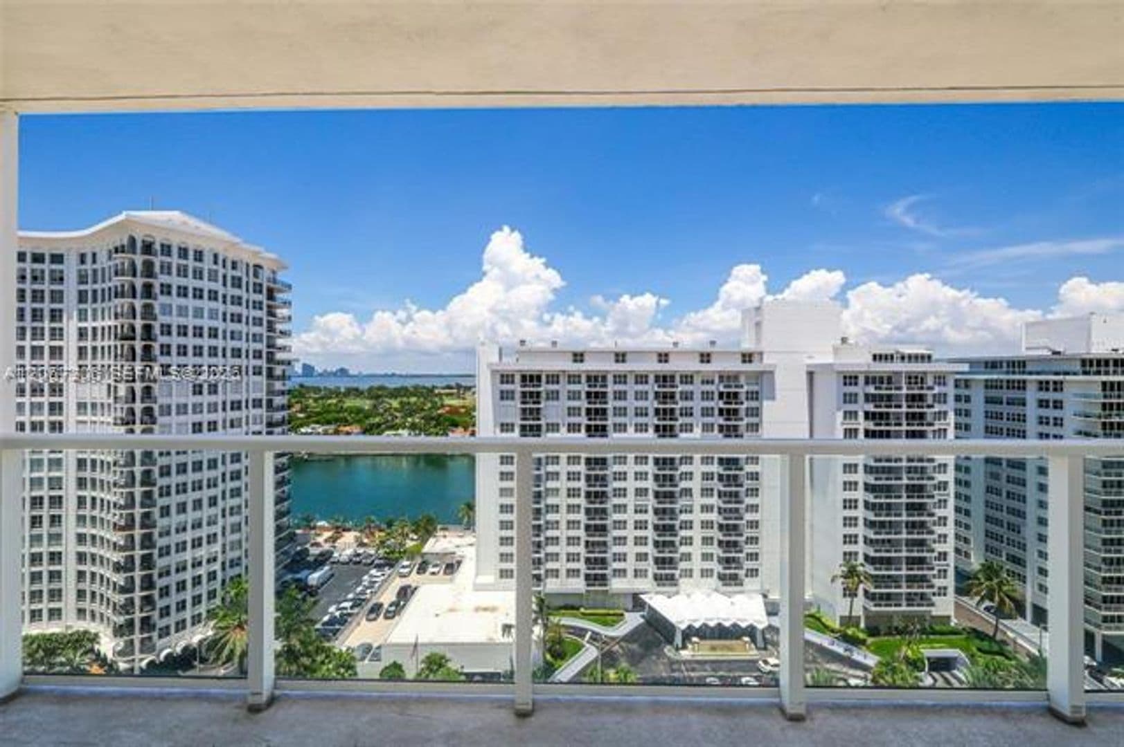 Miami Beach Condo: 5701 Collins Ave cu-1611