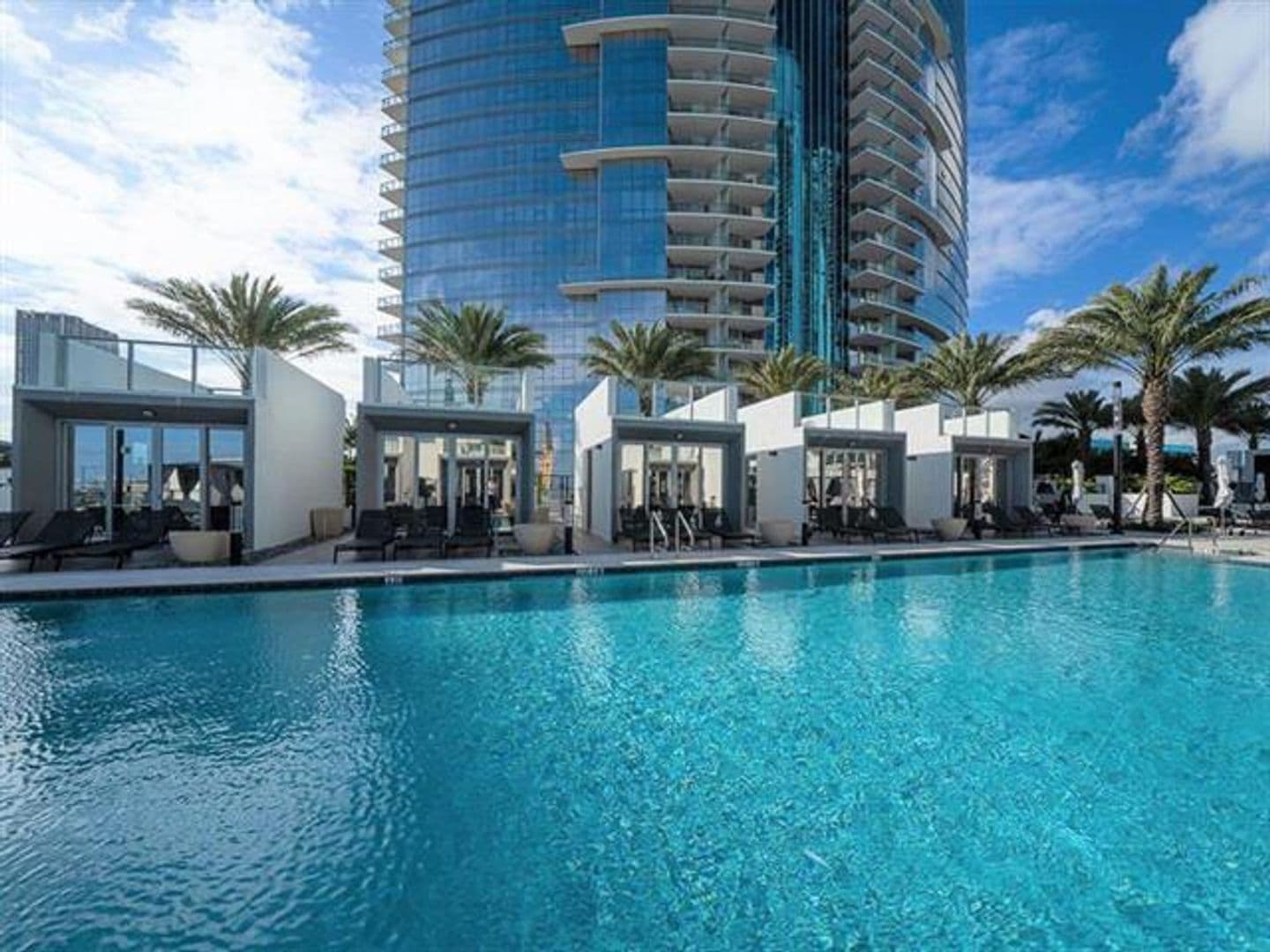 Miami Condo: 851 NE 1st Ave cu-2402
