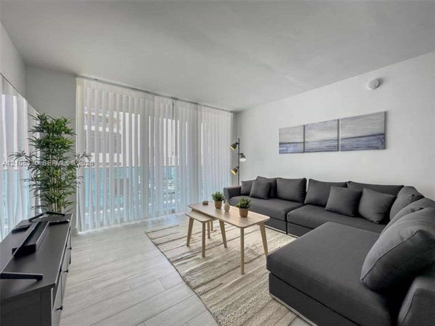 Hollywood Condo: 4001 S Ocean Dr cu-12B