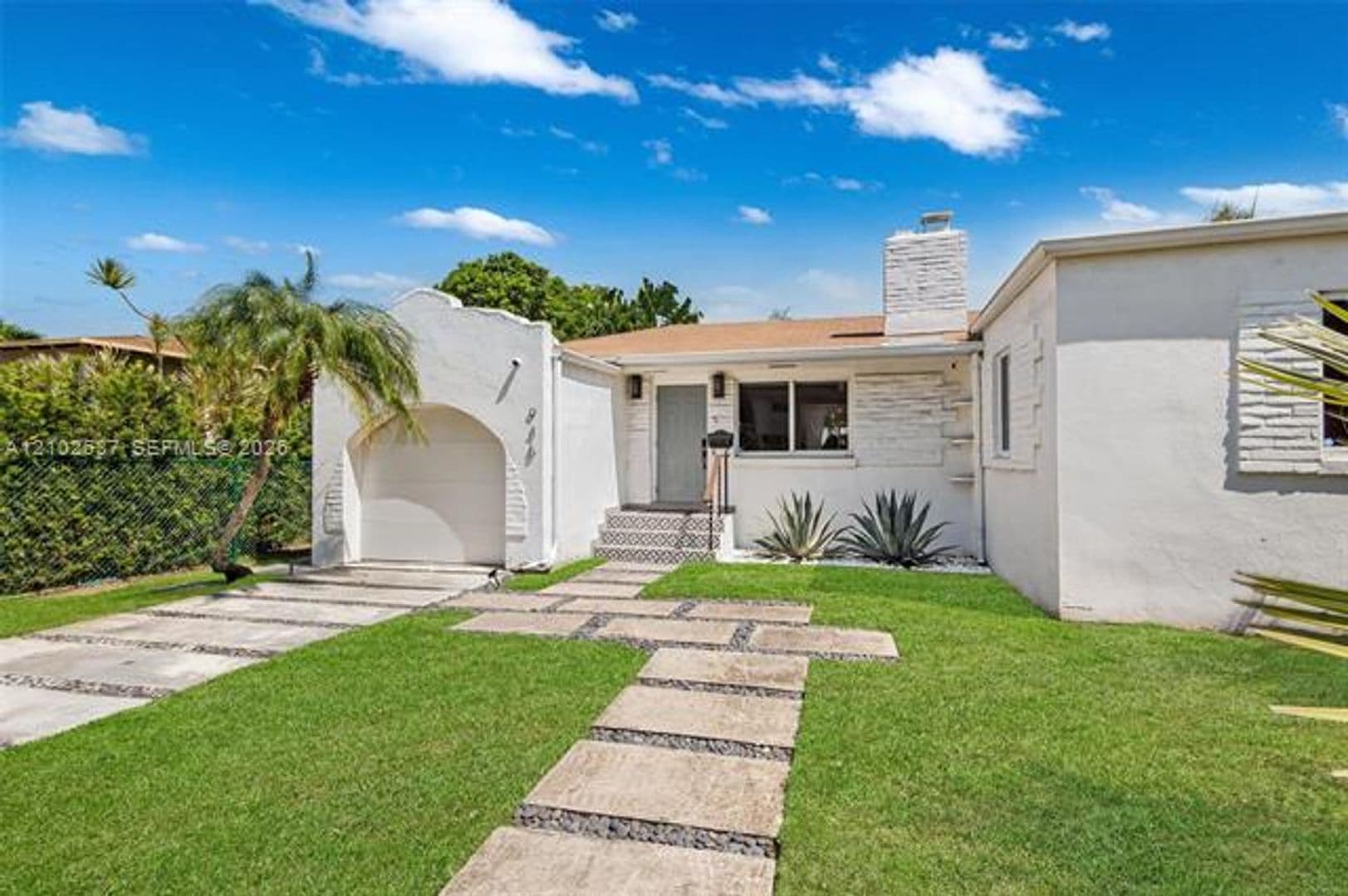 Miami House: 945 NE 82nd St # 945