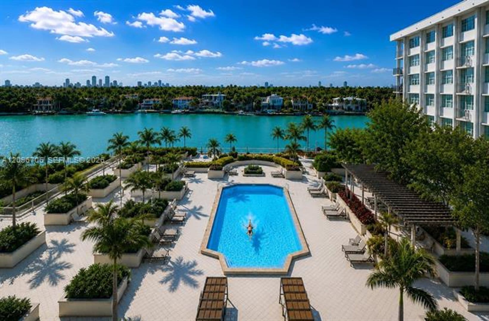 Miami Beach Condo: 5600 Collins Ave cu-4P