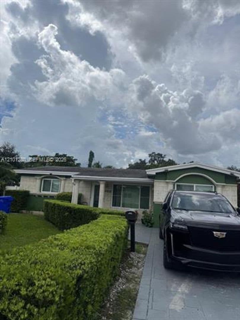 Pembroke Pines House: 6852 SW 10th Ct # 6852