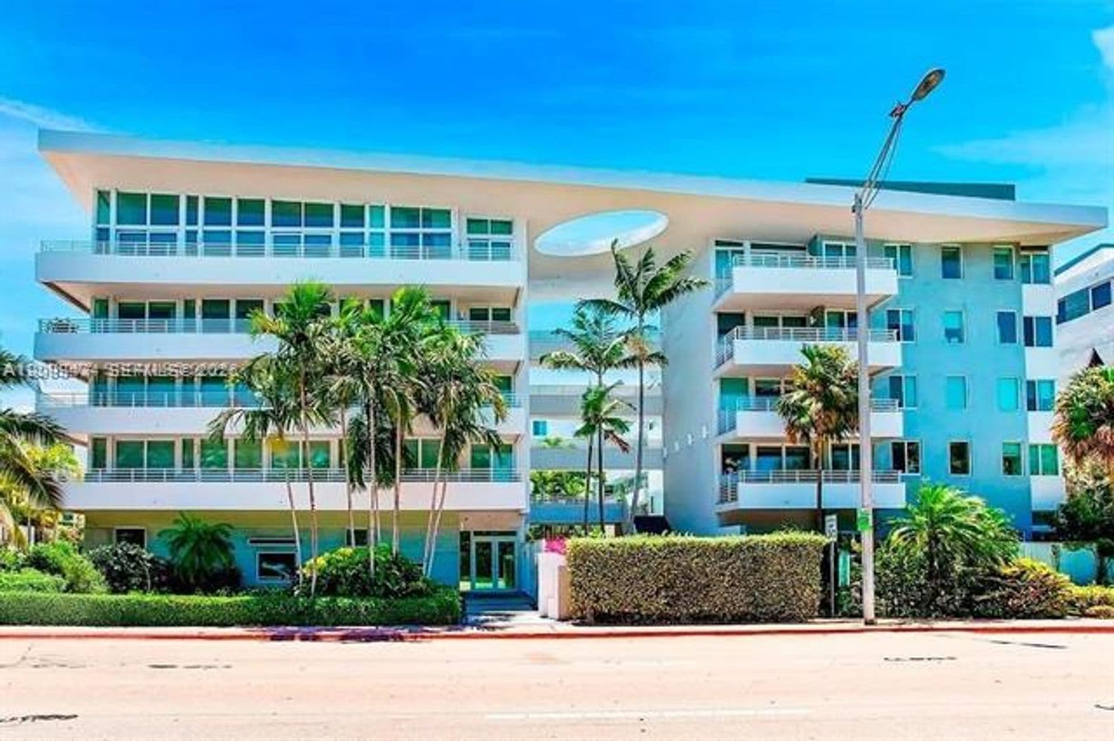 Miami Beach Condo: 7800 Collins Ave cu-204