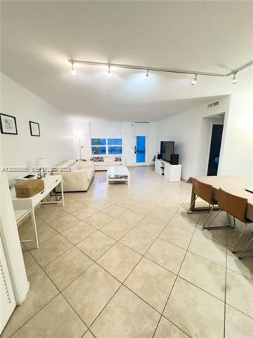 Bal Harbour Condo: 10185 Collins Ave cu-202
