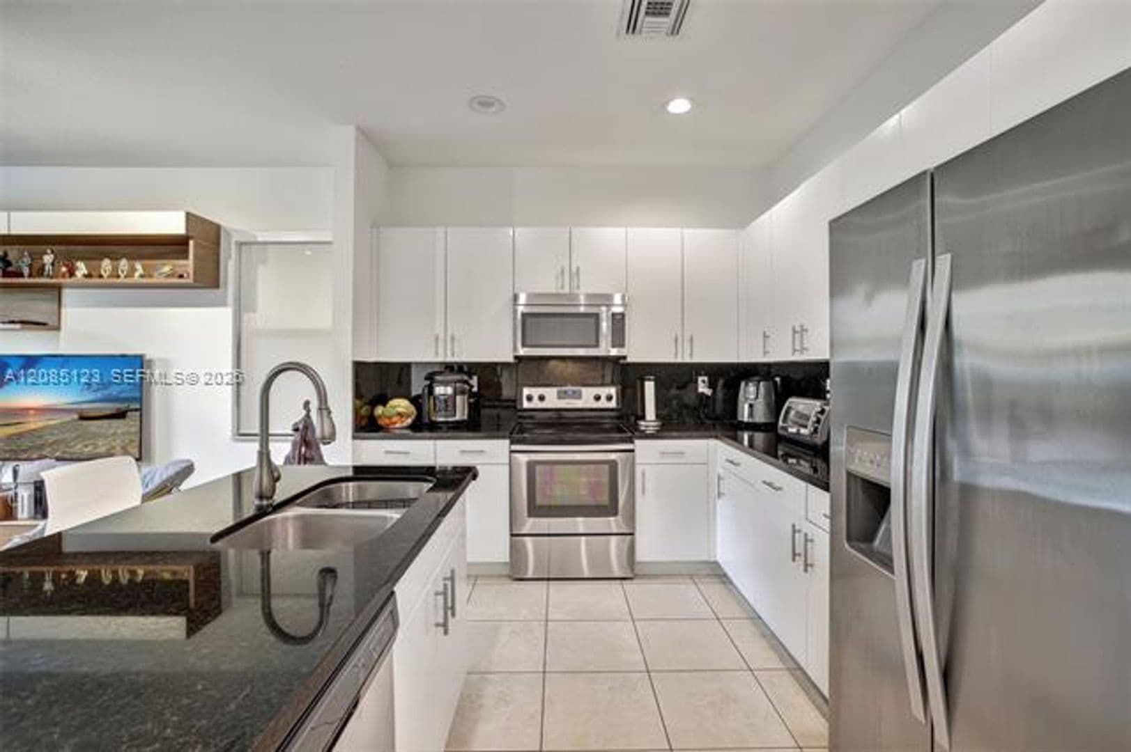 Miami House: 657 NE 191st St # 657