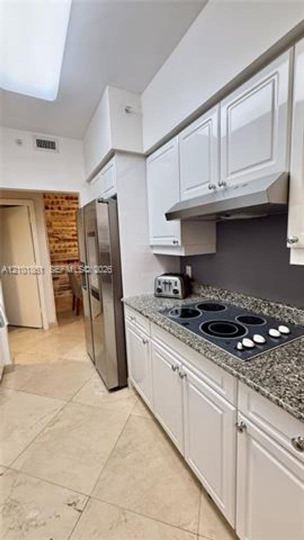 Miami Beach Condo: 4779 Collins Ave cu-1908