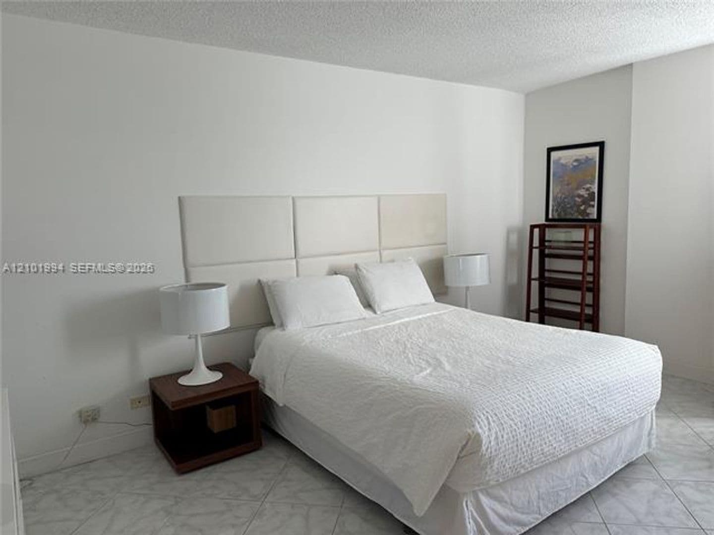 Miami Beach Condo: 2301 Collins Av cu-737