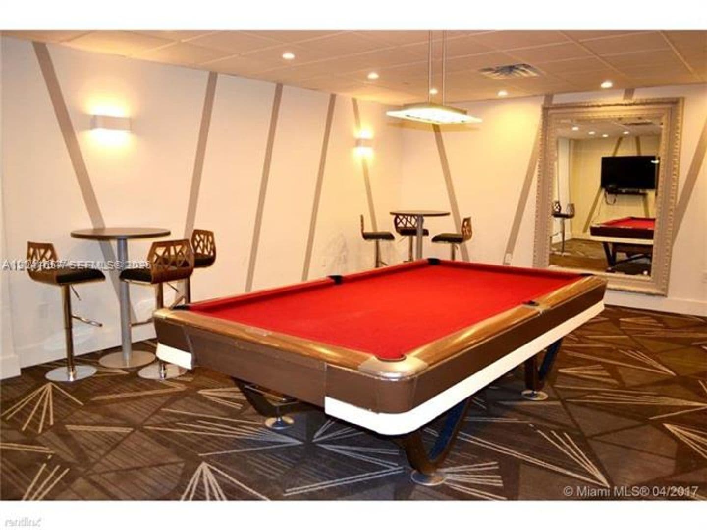 Miami Beach Condo: 5701 Collins Ave cu-619