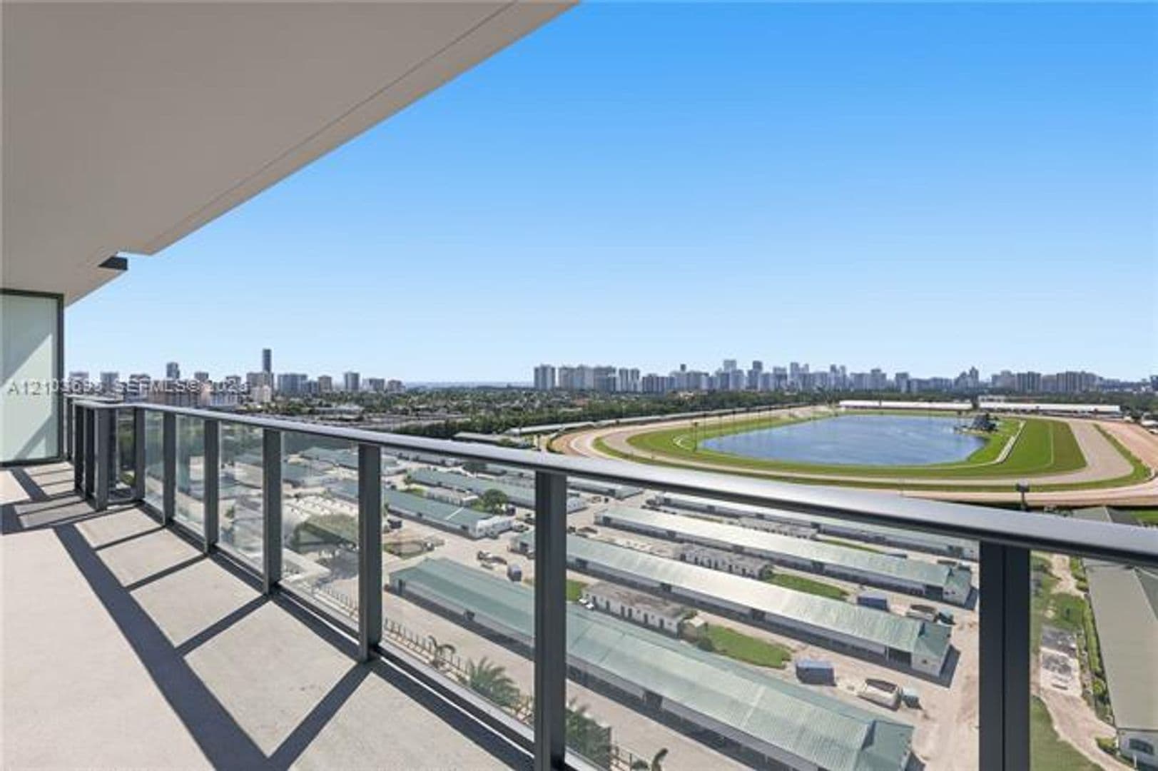 Hallandale Beach Condo: 1170 E Hallandale Beach Blvd cu-1612