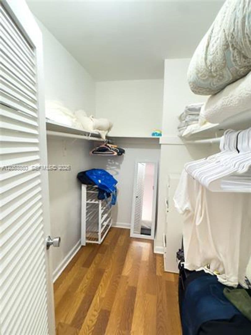 Bal Harbour Condo: 10185 Collins Ave cu-202