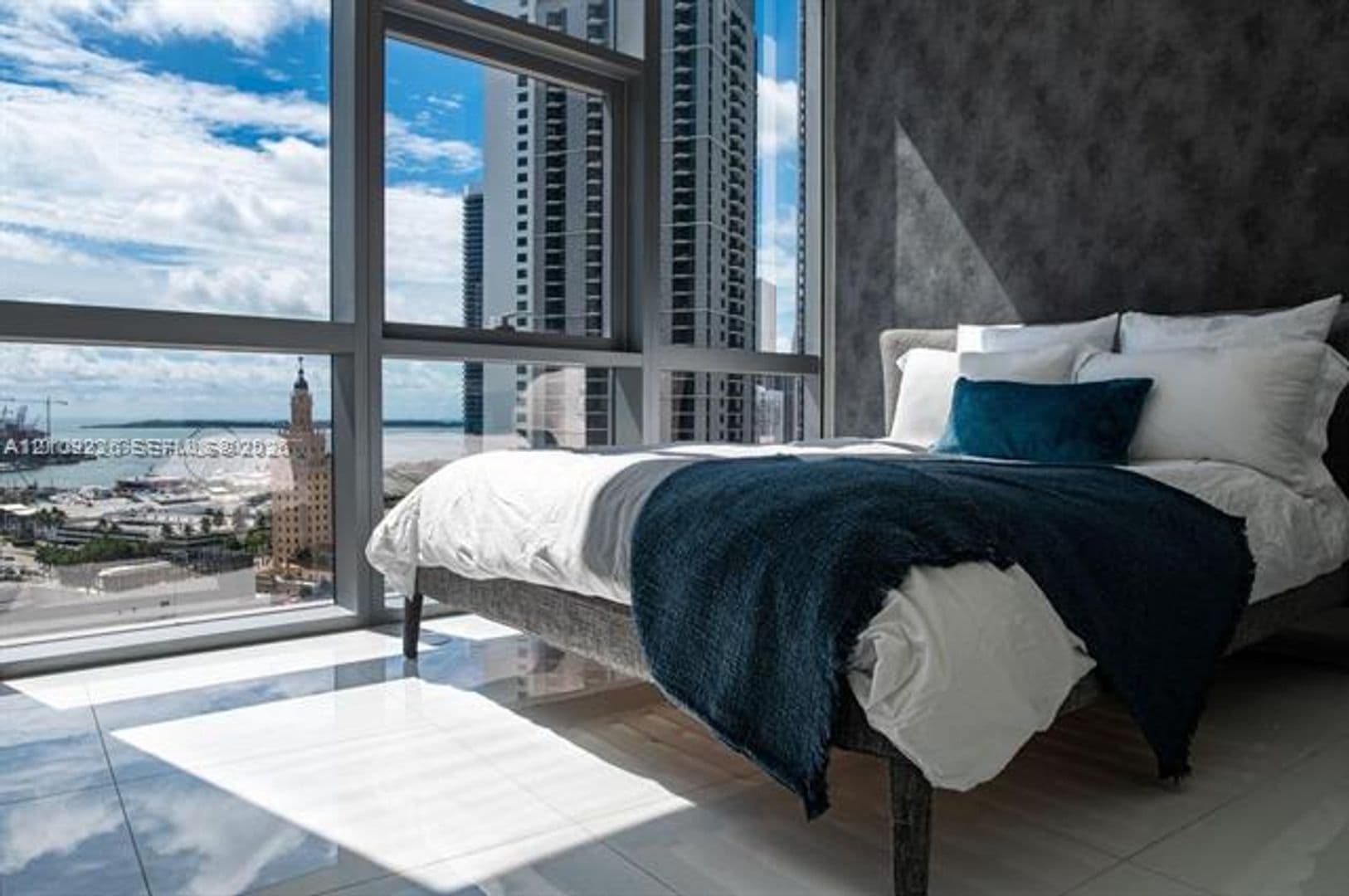 Miami Condo: 851 NE 1st Ave cu-1811