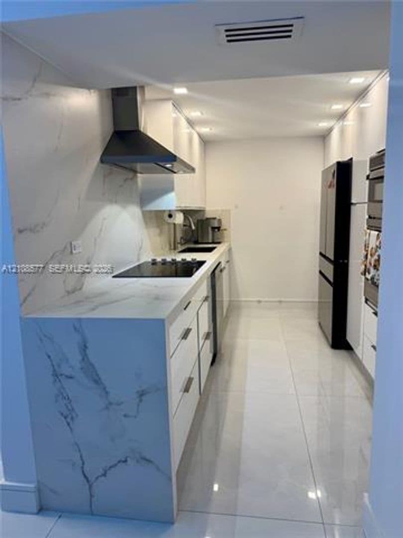 Miami Beach Condo: 6039 Collins Ave cu-715