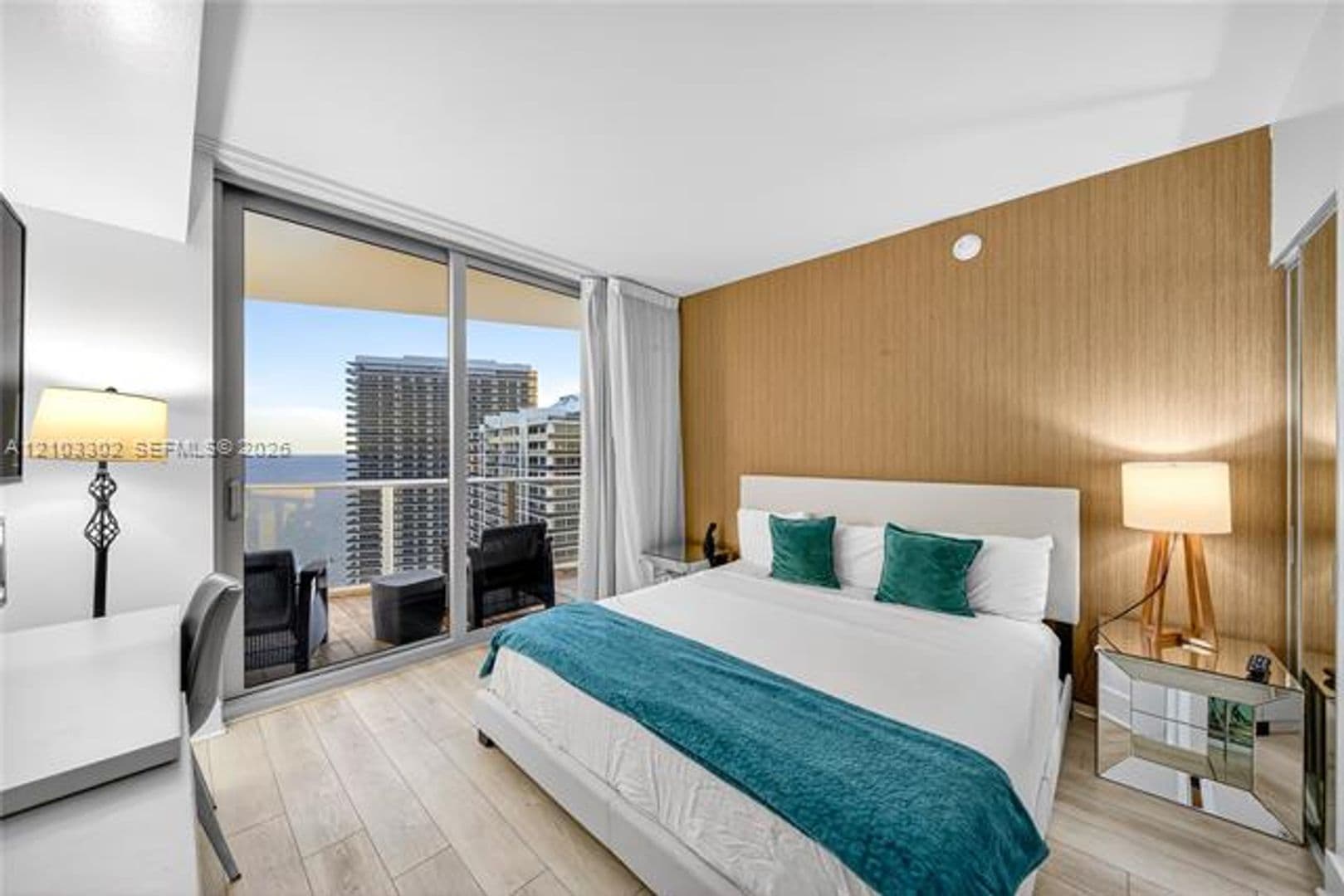 Hollywood Condo: 4111 S Ocean Dr cu-3703