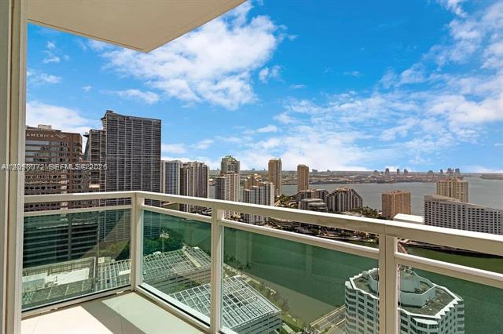 Miami Condo: 950 Brickell Bay Dr cu-3710