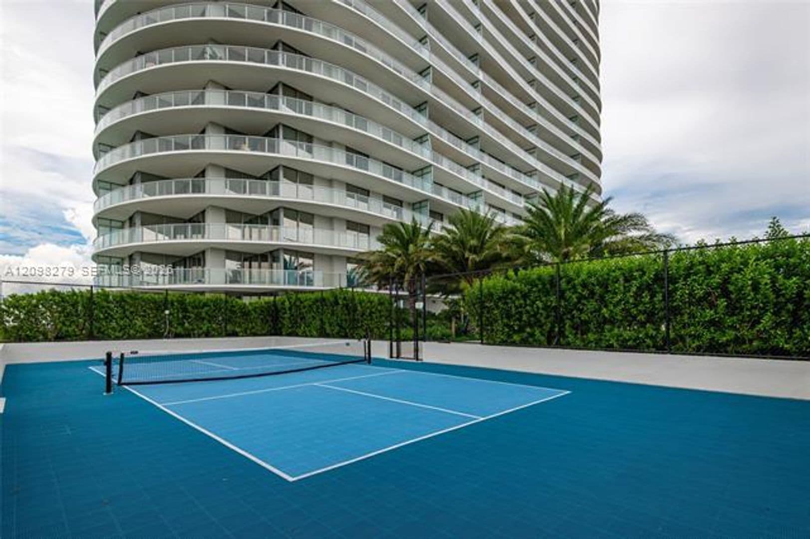 North Miami Condo: 2411 Laguna Circle cu-610