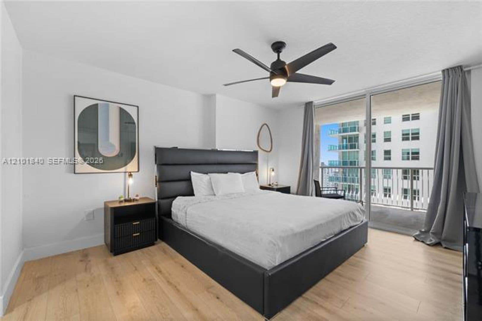 Miami Condo: 1200 Brickell Bay Dr cu-1907
