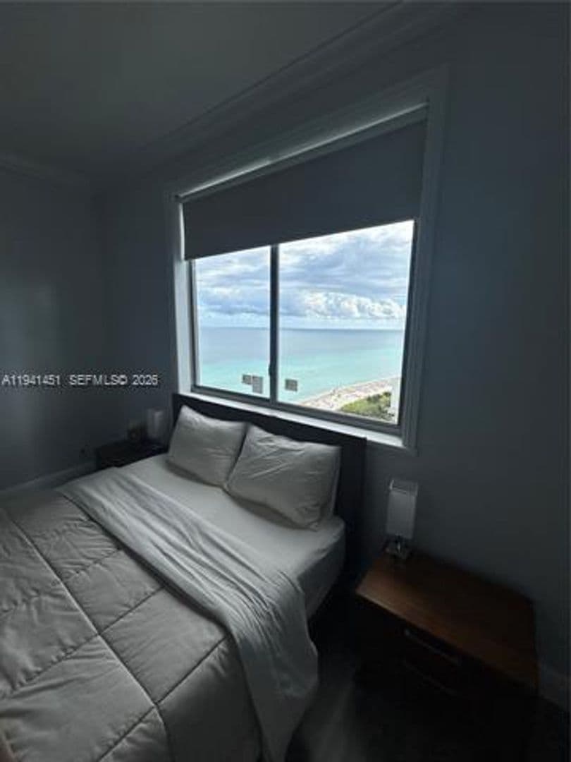 Hollywood Condo: 4001 S Ocean Dr cu-PH11