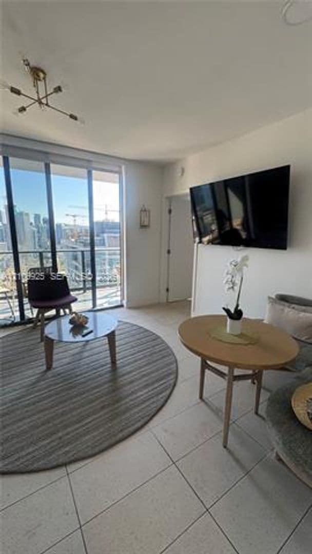Miami Condo: 159 NE 6 Street cu-3707