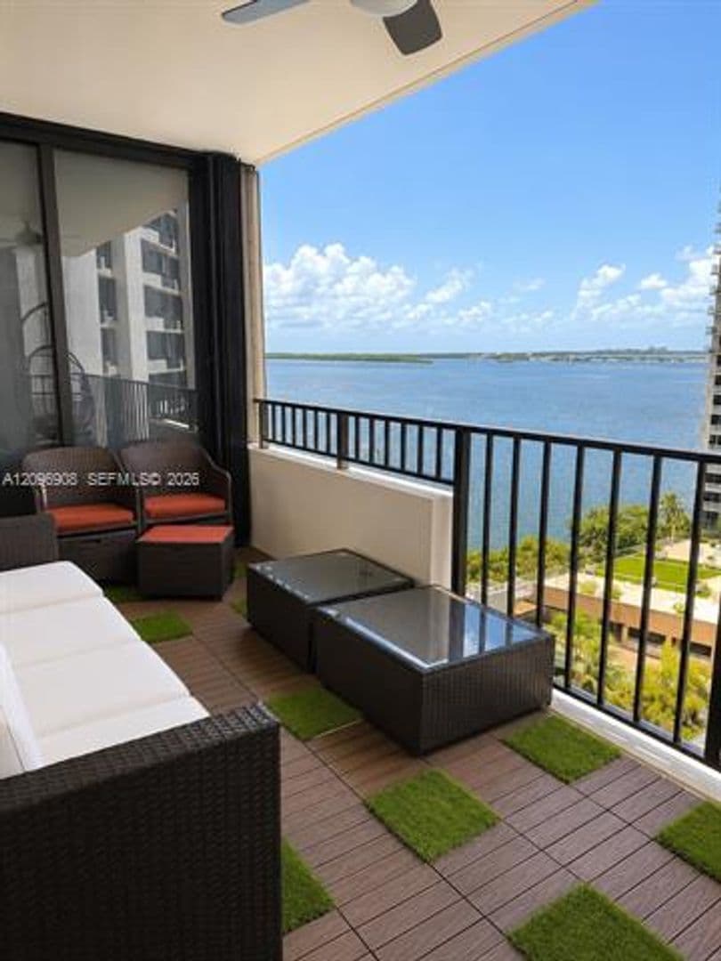 Miami Condo: 520 Brickell Key Dr cu-A1205