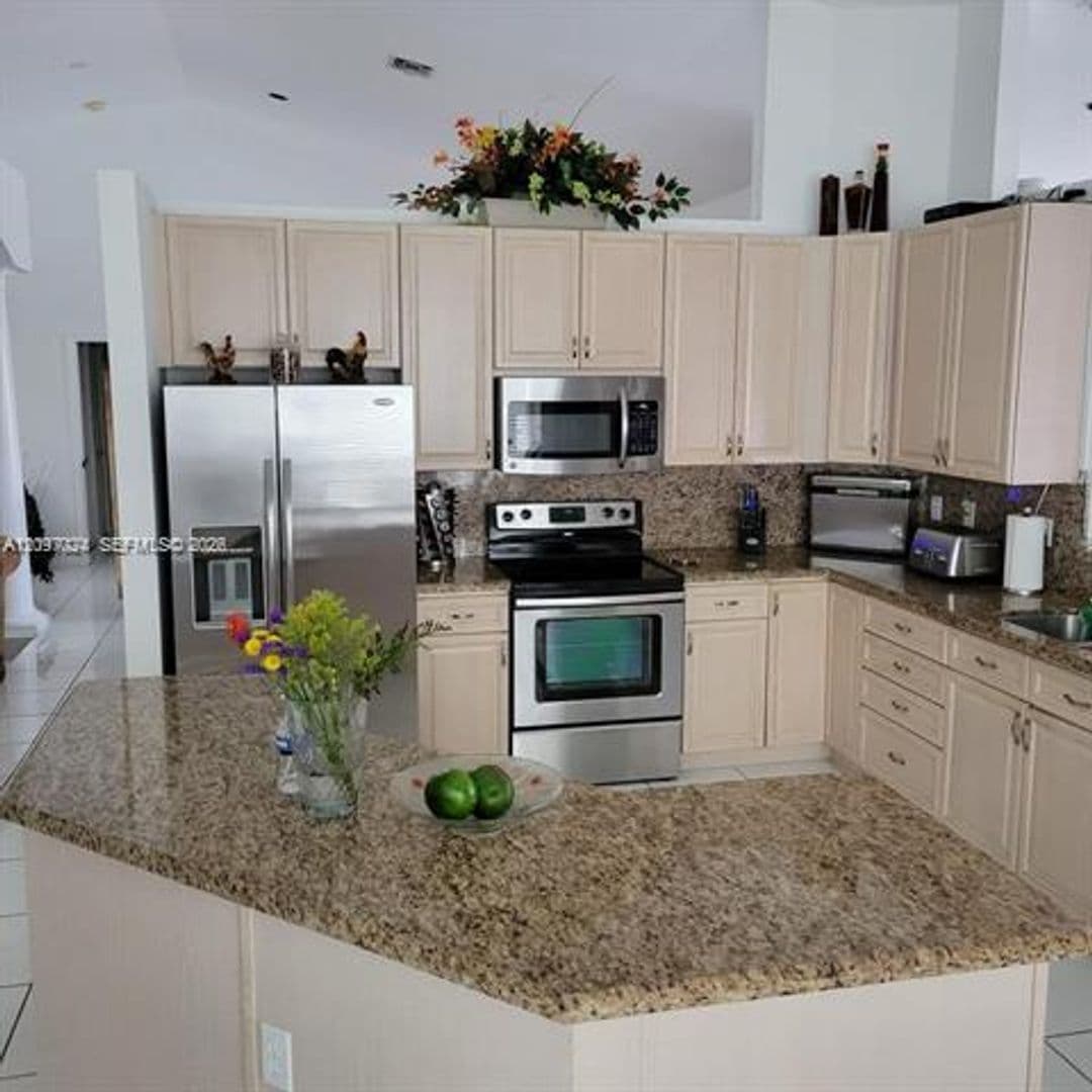 Plantation House: 531 NW 108th Ave # 531