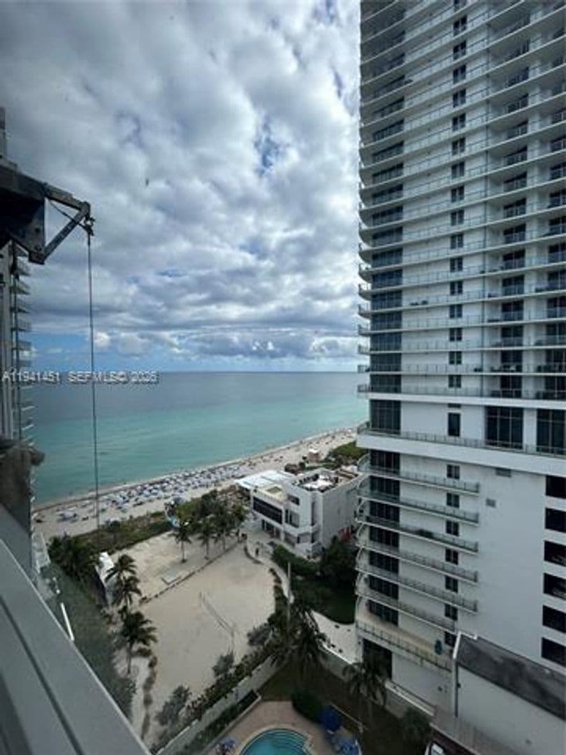 Hollywood Condo: 4001 S Ocean Dr cu-PH11