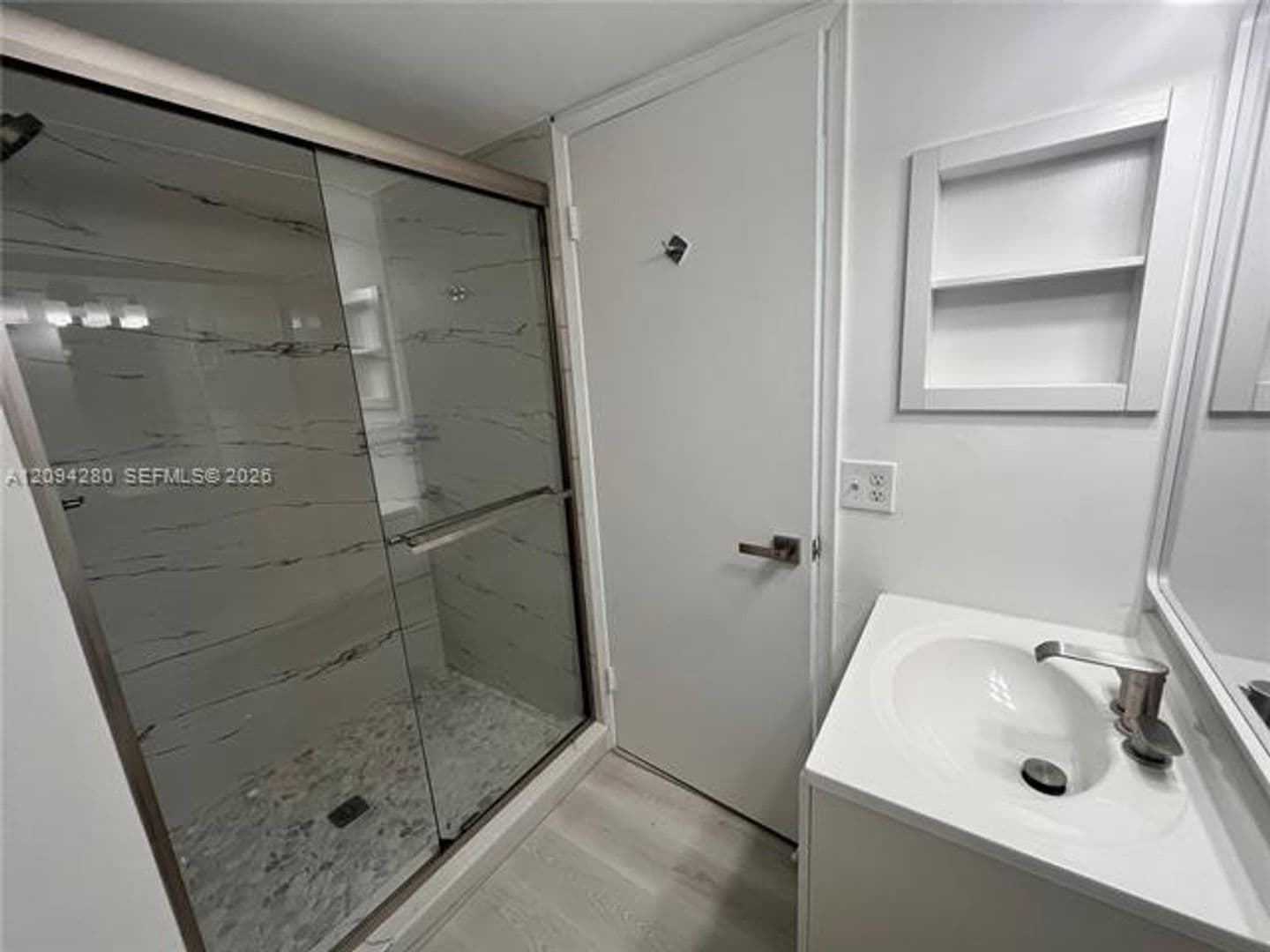 Miami Beach Condo: 5880 Collins Ave cu-PH-1