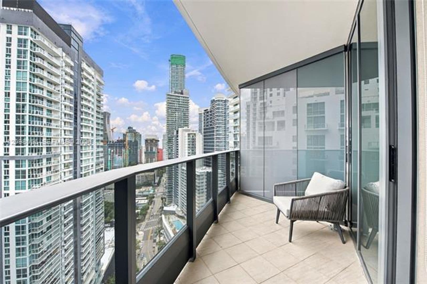 Miami Condo: 1000 Brickell Plz cu-3401