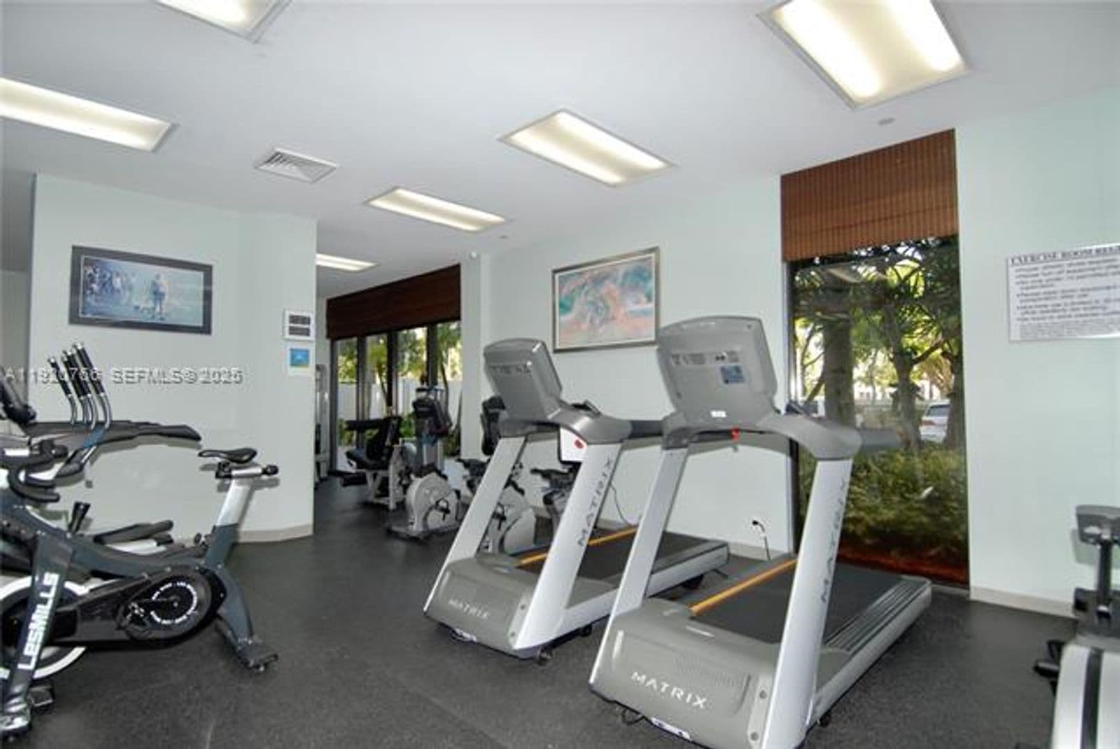 Aventura Condo: 3600 Yacht Club Dr cu-1204