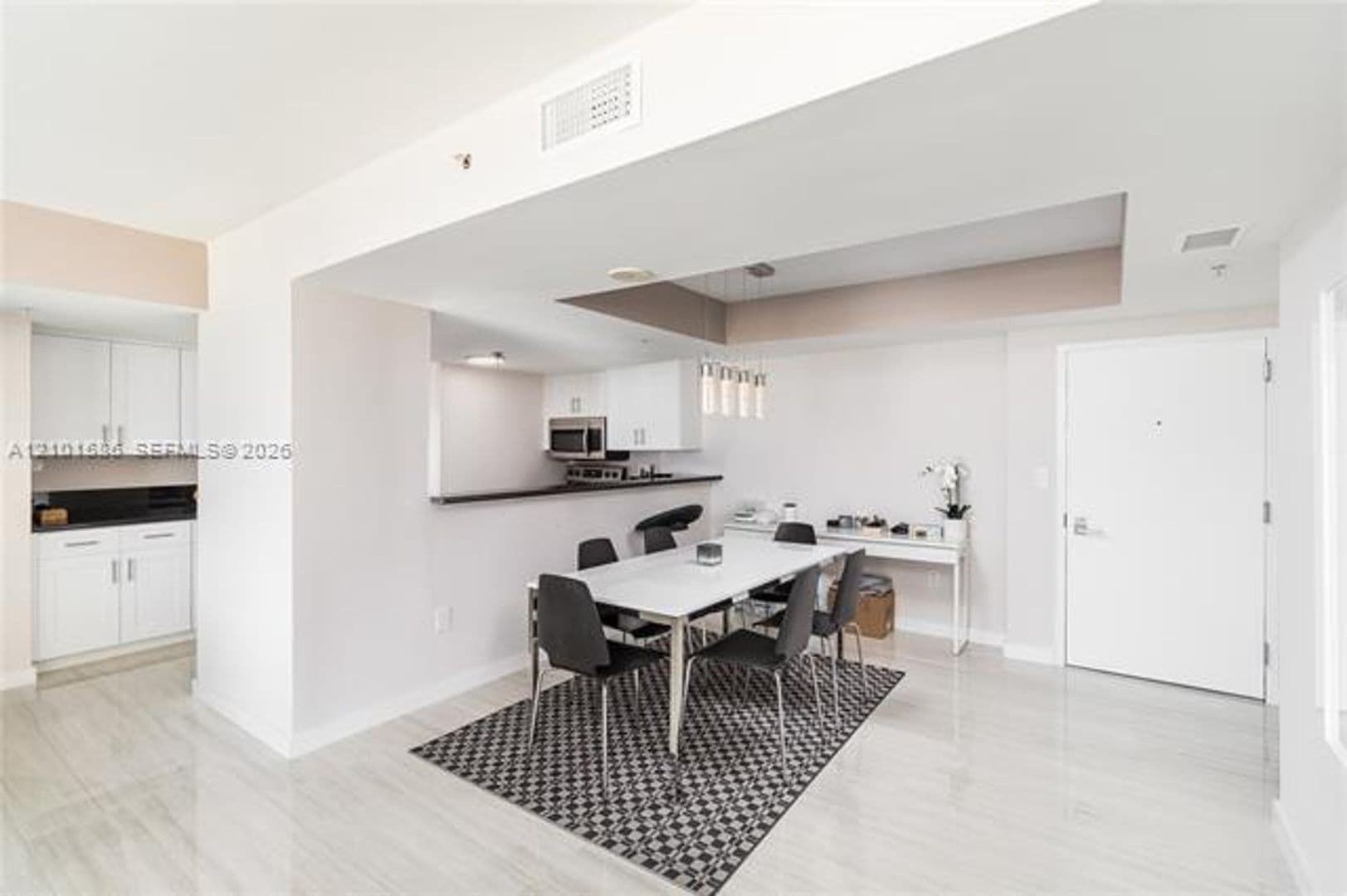 Miami Beach Condo: 650 West Ave cu-1708