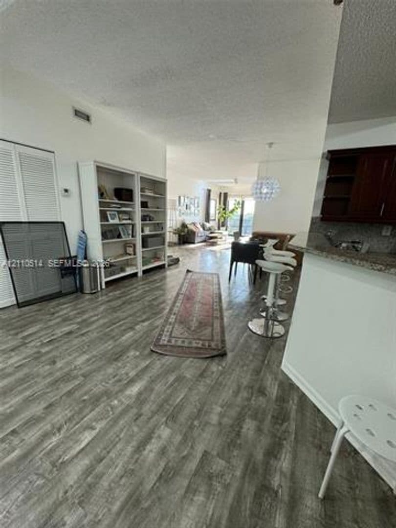 Surfside Condo: 8816 Collins Ave cu-304