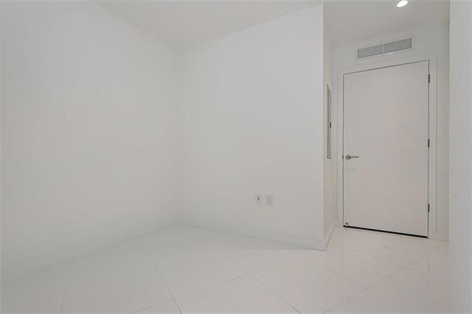 Miami Condo: 851 NE 1st Ave cu-2402