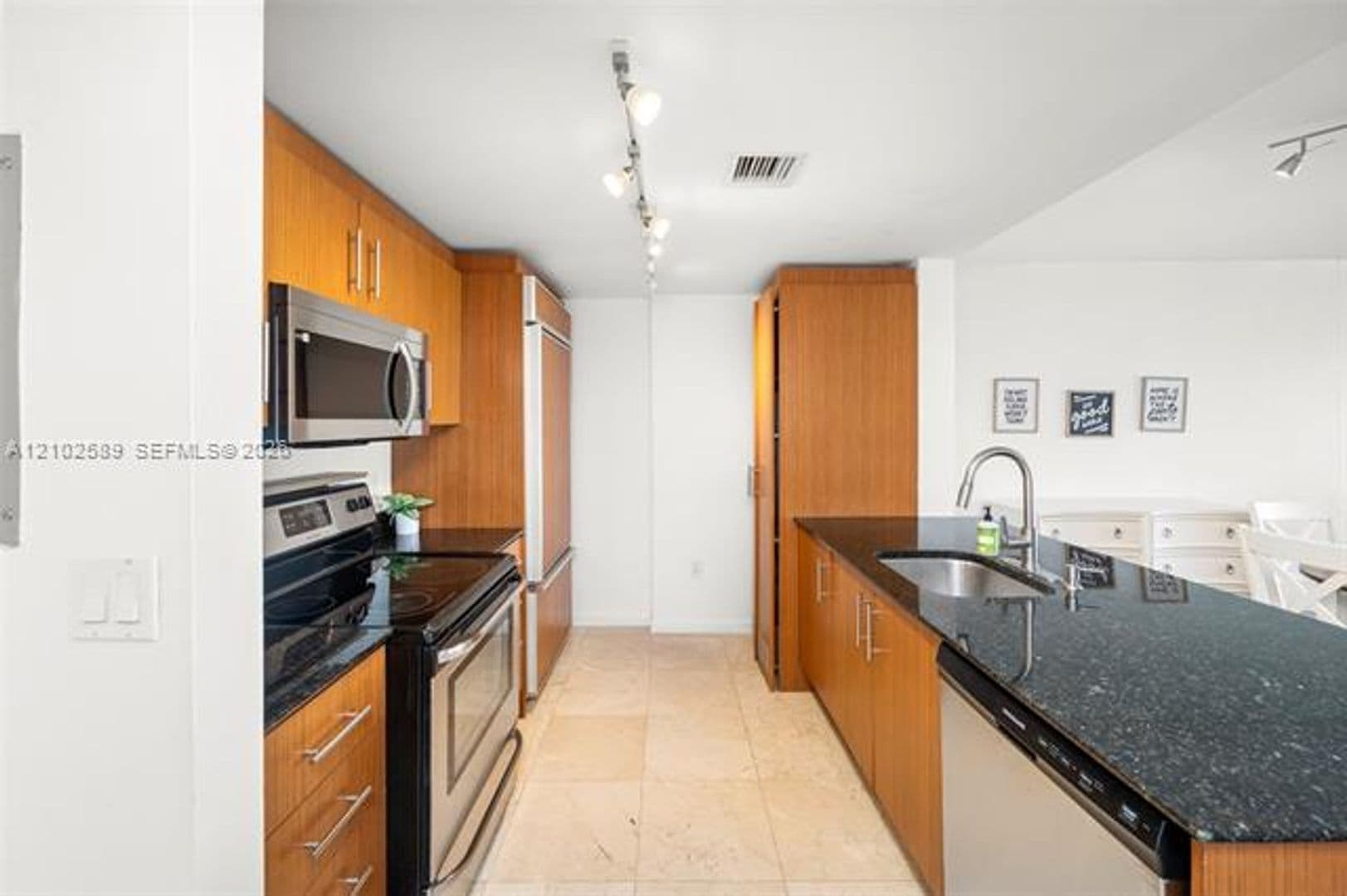 Bal Harbour Condo: 10275 Collins Ave cu-327