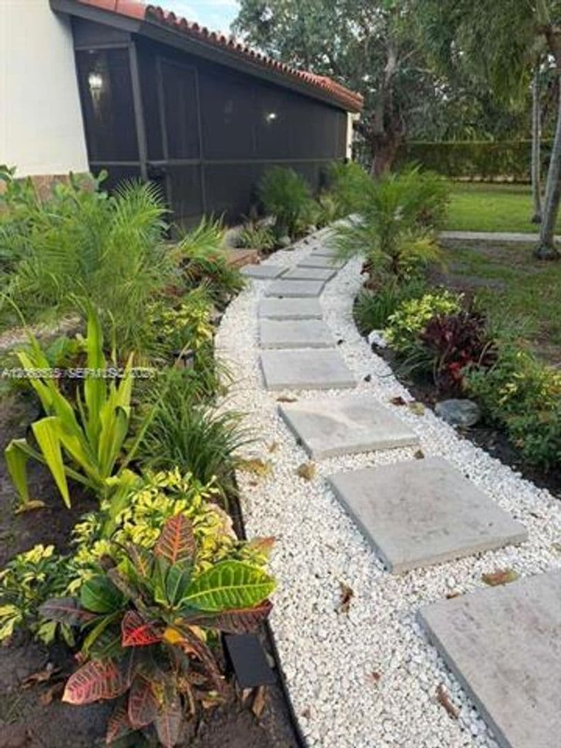 Biscayne Park House: 11201 NE 10th Ave cu-11203