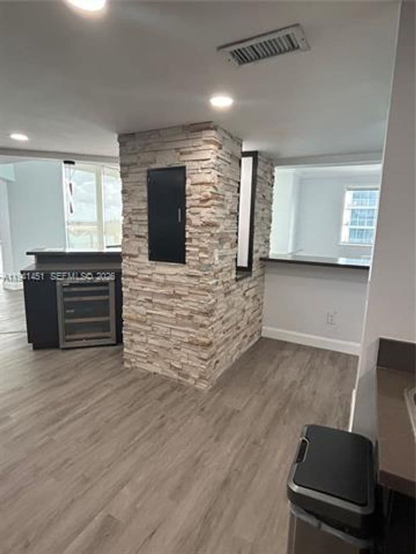 Hollywood Condo: 4001 S Ocean Dr cu-PH11