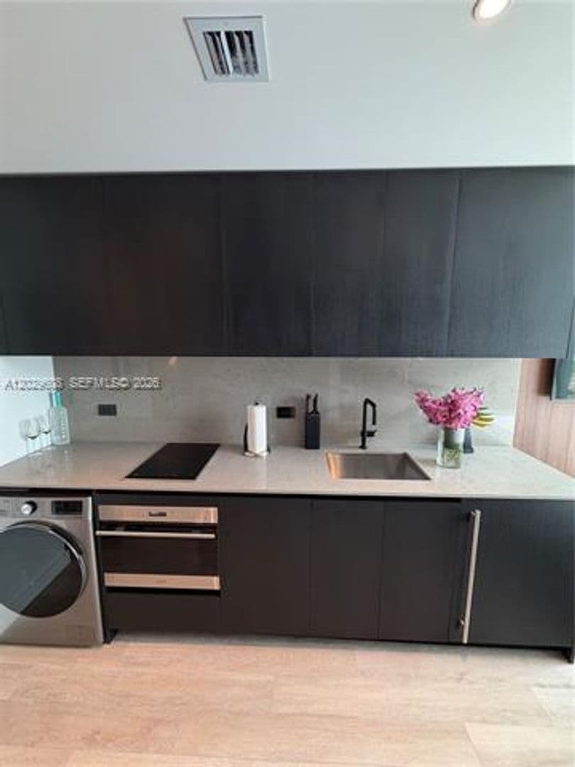 Miami Condo: 20 NE 11th St cu-3306B