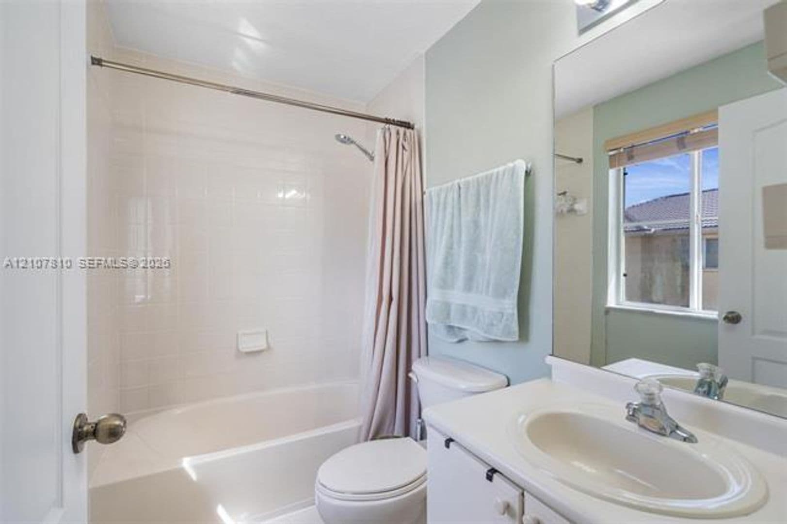 Hialeah Condo: 6940 NW 177th St cu-P105