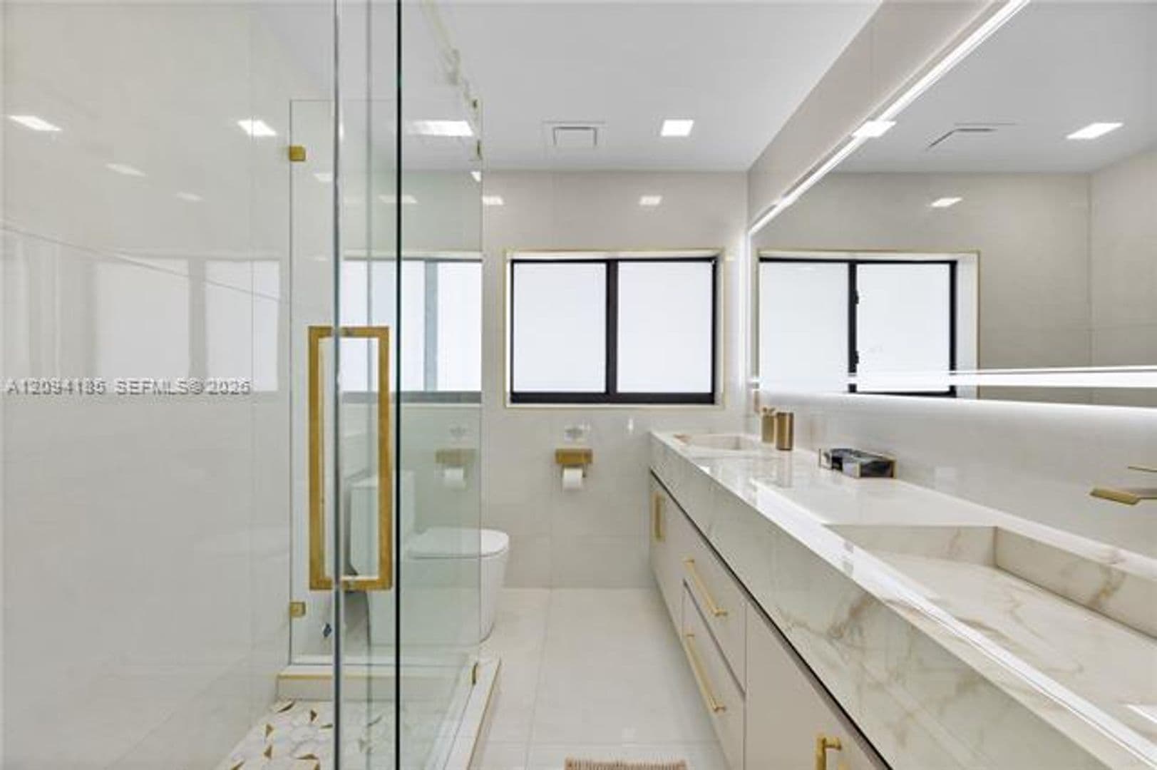 Hollywood House: 1117 Adams St # 1117