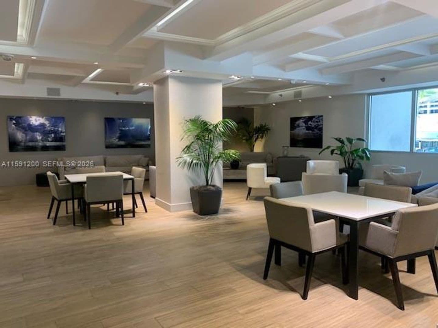 Miami Beach Condo: 100 Lincoln Rd cu-1434