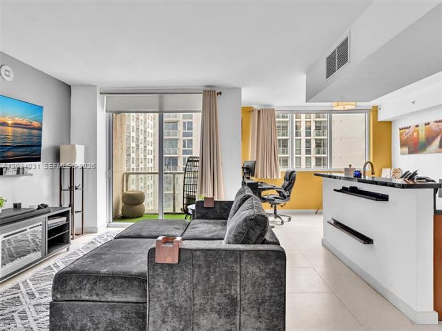 Miami Condo: 253 NE 2nd St cu-2208