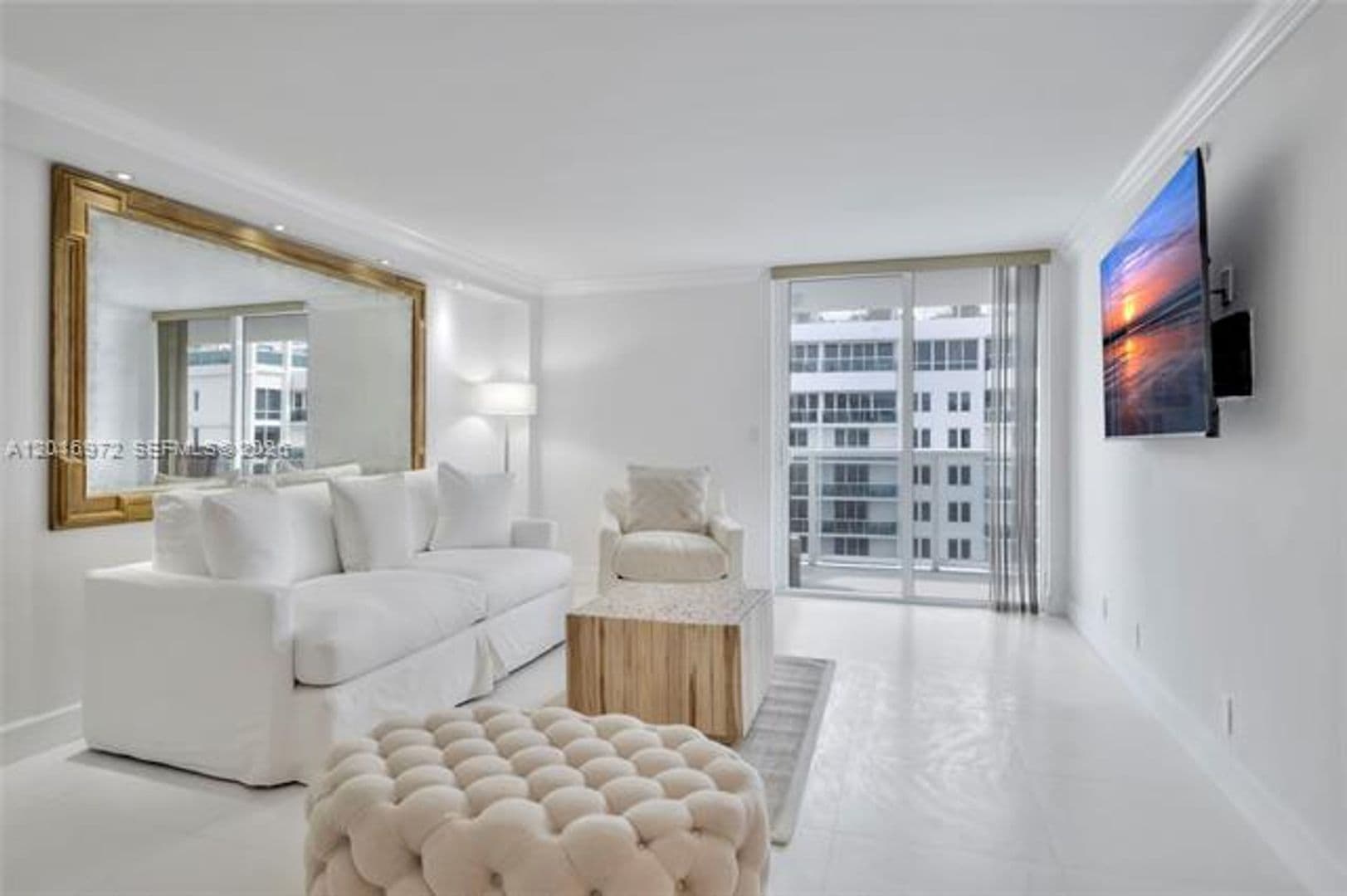 Miami Beach Condo: 2401 Collins Ave cu-1805