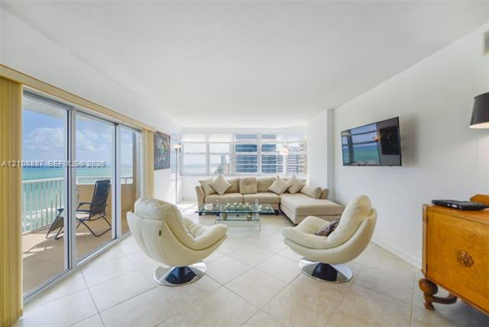 Hallandale Beach Condo: 1950 S Ocean Dr cu-18Q