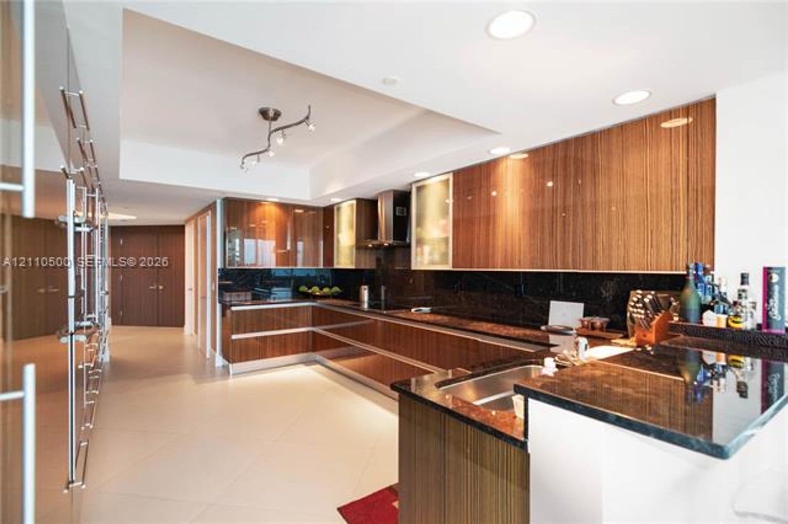 Hollywood Condo: 2711 S Ocean Dr cu-2205