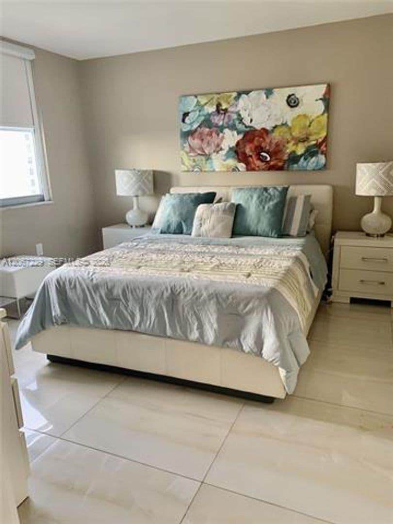 Miami Beach Condo: 5701 Collins Ave cu-1003