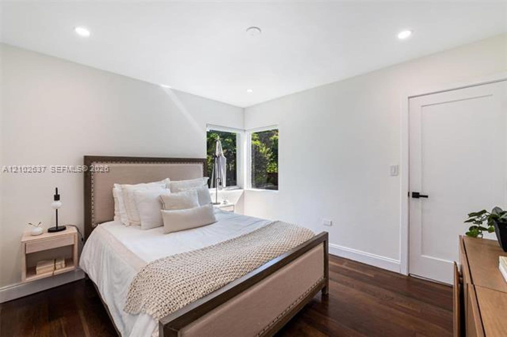 Miami House: 945 NE 82nd St # 945