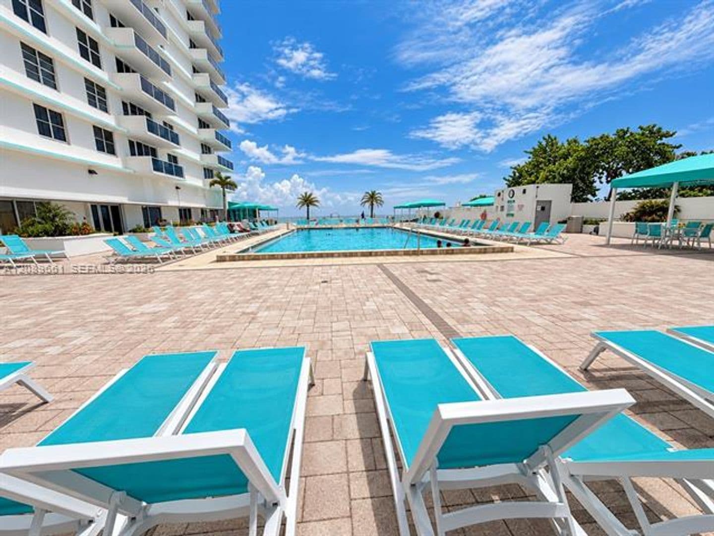 Hollywood Condo: 3725 S Ocean Dr cu-1404