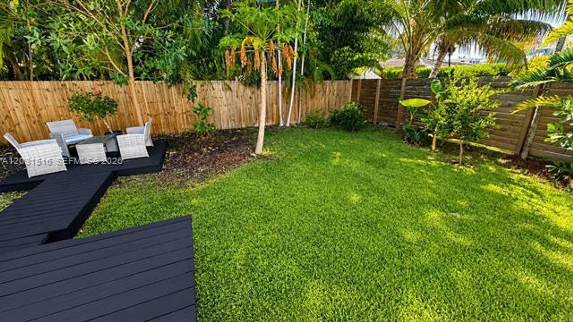 Surfside House: 8819 Dickens Ave # 8819