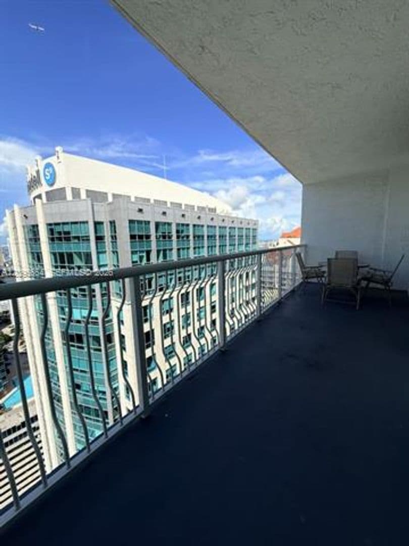 Miami Condo: 1200 Brickell Bay Dr cu-4220