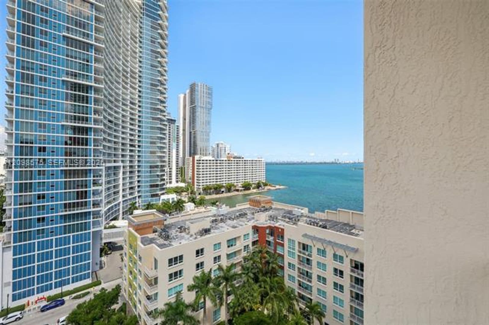 Miami Condo: 2000 N Bayshore Dr cu-1401
