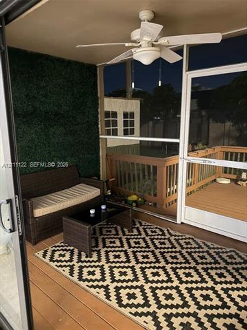 Hollywood Townhome: 5020 Sheridan St th 2