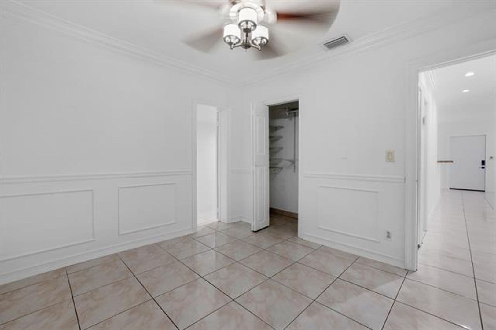 Hialeah House: 242 W 19th St # 242